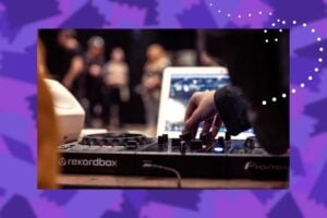 Biletti mukana rankentamassa DJ yhteisöä. Dj soittaa