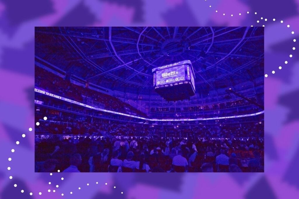 Asiakastarinoitamme. Areena, katossa Biletin logo.